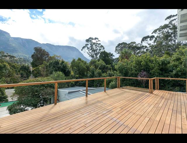 3 BEDROOM FULL FLOOR TO LET IN OVERKLOOF